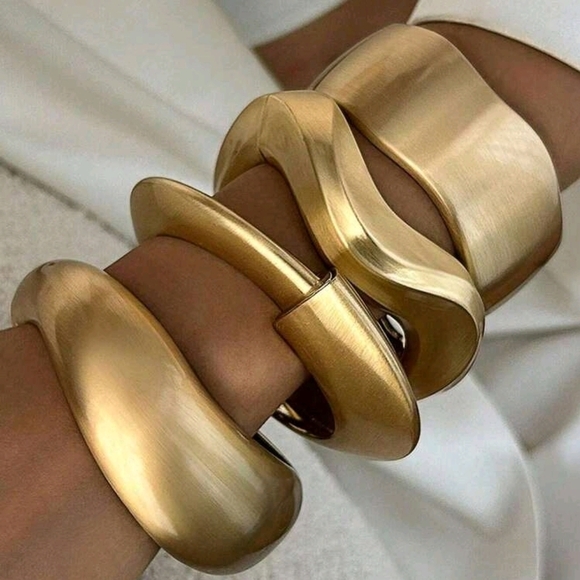 Elegant Gold-Tone Women's Bracelet Set Of 4